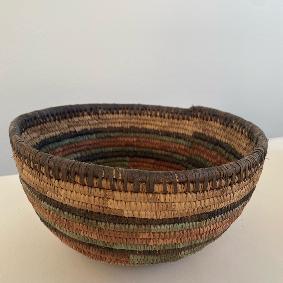 Vintage African Tribal Woven Coil Traditional Basket Multicolor Hand crafted - Picture 4 of 10